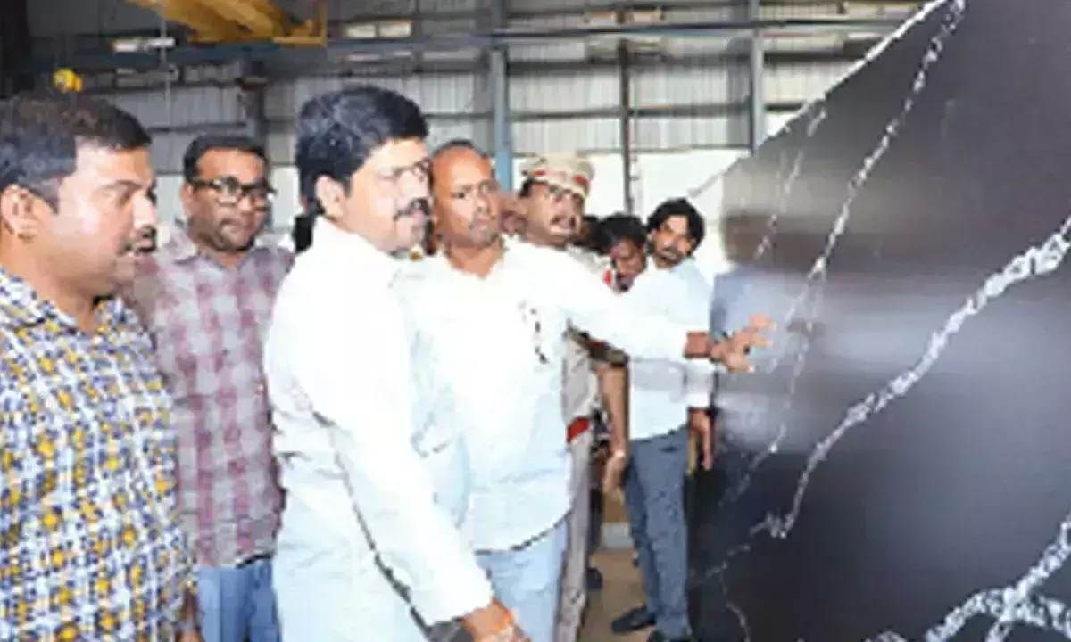 Andhra: मंत्री ने खनन क्षेत्र में नवाचार का आह्वान किया Andhra: मंत्री ने खनन क्षेत्र में नवाचार का आह्वान किया