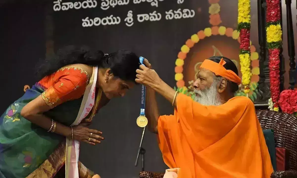 Andhra: ‘गीता’ के माध्यम से ज्योति चागंती ने जीवन के गहन उद्देश्य की खोज की Andhra: ‘गीता’ के माध्यम से ज्योति चागंती ने जीवन के गहन उद्देश्य की खोज की
