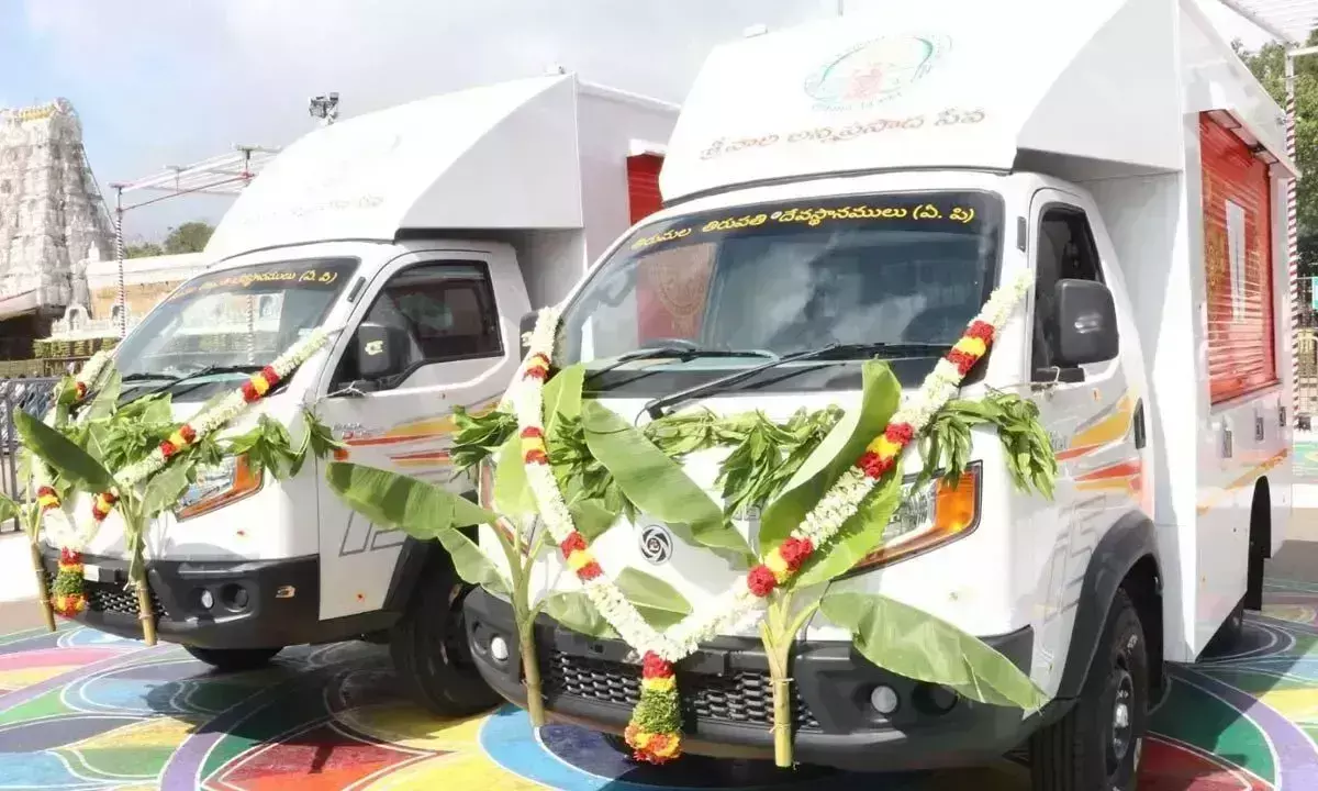 Andhra: टीटीडी को 2 वैन दान की गईं