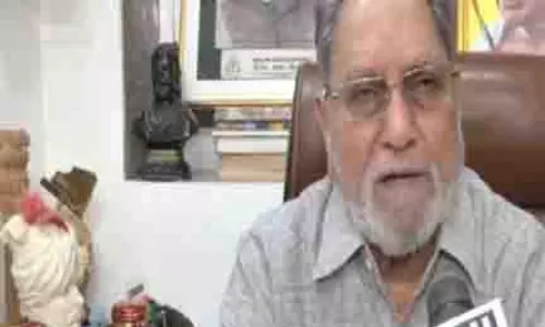 कांग्रेस, AIMIM नेताओं ने संवैधानिक चिंताओं को लेकर वक्फ विधेयक को सुप्रीम कोर्ट में चुनौती दी कांग्रेस, AIMIM नेताओं ने संवैधानिक चिंताओं को लेकर वक्फ विधेयक को सुप्रीम कोर्ट में चुनौती दी