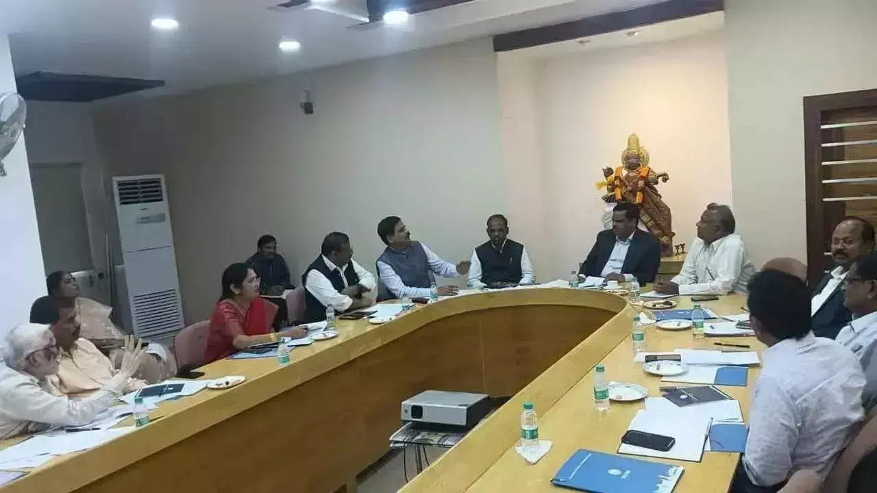 Telangana: कुलपतियों ने विश्वविद्यालय सुधारों पर बैठक की Telangana: कुलपतियों ने विश्वविद्यालय सुधारों पर बैठक की