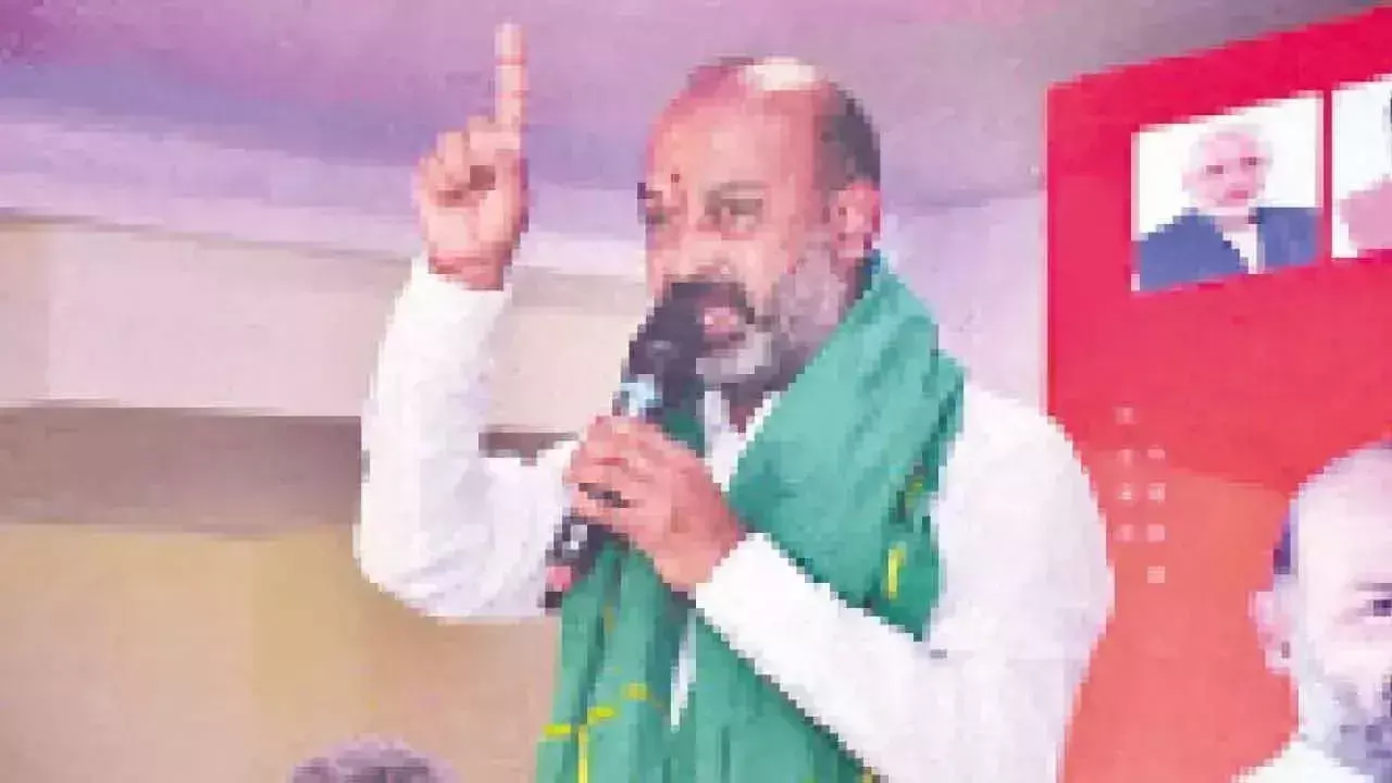 Telangana: कांग्रेस और बीआरएस का गुप्त गठबंधन उजागर: बंदी संजय Telangana: कांग्रेस और बीआरएस का गुप्त गठबंधन उजागर: बंदी संजय