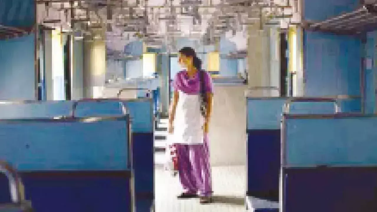 कार्यकर्ताओं ने ट्रेनों में महिलाओं की सुरक्षा बढ़ाने के लिए कड़े कदम उठाने की मांग की