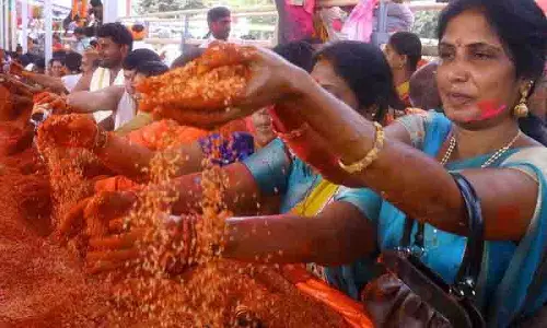 Bhadradri मंदिर में मुथ्याला तालंबरलु बनाने के लिए 100 किलोग्राम मोतियों का उपयोग किया जाता
