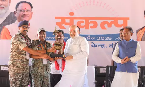 अमित शाह ने दंतेवाड़ा में ऑपरेशनल कमांडरों से की मुलाकात, बोले- “नक्सलवाद अब हाशिये पर है” अमित शाह ने दंतेवाड़ा में ऑपरेशनल कमांडरों से की मुलाकात, बोले- “नक्सलवाद अब हाशिये पर है”