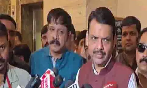 Pune में मृतक महिला के परिवार से मुलाकात के बाद फडणवीस ने कही ये बात Pune में मृतक महिला के परिवार से मुलाकात के बाद फडणवीस ने कही ये बात