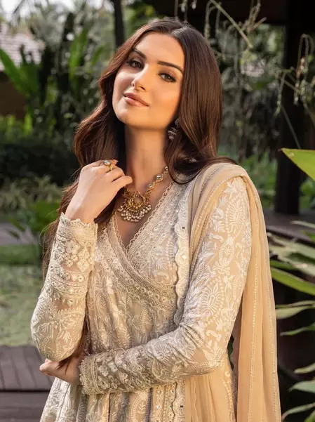 तारा सुतारिया ने सीफूड सैटरडे का लुत्फ उठाया तारा सुतारिया ने सीफूड सैटरडे का लुत्फ उठाया