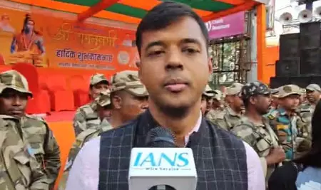 रामनवमी से पहले रांची में सुरक्षा-व्यवस्था चाकचौबंद, पुलिस ने किया फ्लैग मार्च रामनवमी से पहले रांची में सुरक्षा-व्यवस्था चाकचौबंद, पुलिस ने किया फ्लैग मार्च