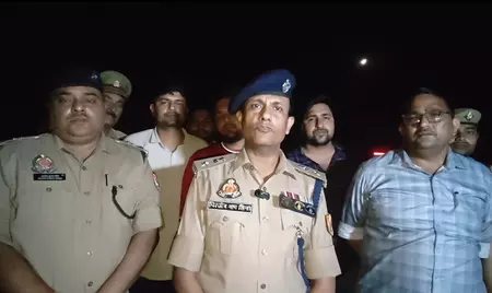 पुलिस मुठभेड़ में पकड़े गए दो लुटेरे, 70 हजार रुपये बरामद पुलिस मुठभेड़ में पकड़े गए दो लुटेरे, 70 हजार रुपये बरामद