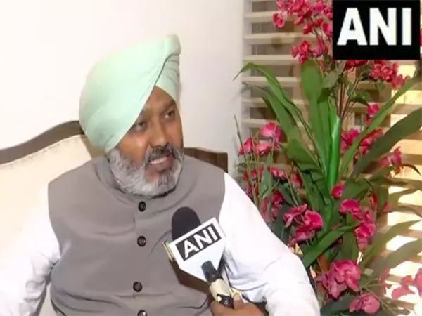 शिअद ने हंगामा मचाया: मजीठिया की सुरक्षा घटाए जाने पर Harpal Singh Cheema शिअद ने हंगामा मचाया: मजीठिया की सुरक्षा घटाए जाने पर Harpal Singh Cheema