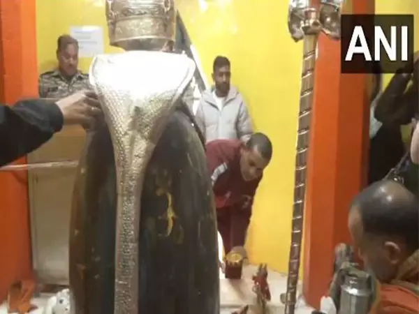 Ram Navami की प्रार्थना के लिए श्रीनगर के प्राचीन शंकराचार्य मंदिर में भक्तों की भीड़ उमड़ी Ram Navami की प्रार्थना के लिए श्रीनगर के प्राचीन शंकराचार्य मंदिर में भक्तों की भीड़ उमड़ी