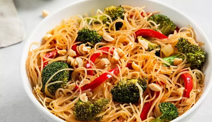 Rice Noodles: स्वादिष्ट व्यंजन है, इसे खाना आपके दिल की इच्छा पूरी होने जैसा है Rice Noodles: स्वादिष्ट व्यंजन है, इसे खाना आपके दिल की इच्छा पूरी होने जैसा है