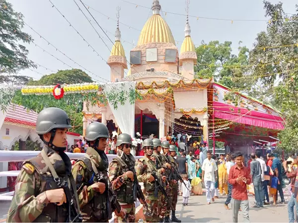 बांग्लादेश सेना ने हिंदू त्योहारों के लिए सुरक्षा बढ़ाई: ISPR बांग्लादेश सेना ने हिंदू त्योहारों के लिए सुरक्षा बढ़ाई: ISPR