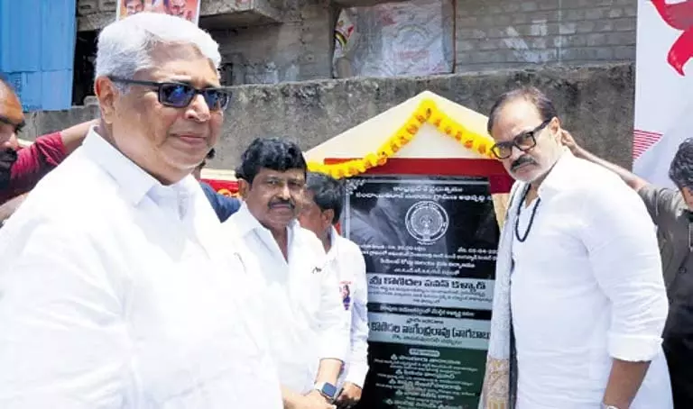आंध्र के पीथापुरम में TDP-JSP कार्यकर्ताओं के बीच राजनीतिक तनाव बढ़ा आंध्र के पीथापुरम में TDP-JSP कार्यकर्ताओं के बीच राजनीतिक तनाव बढ़ा