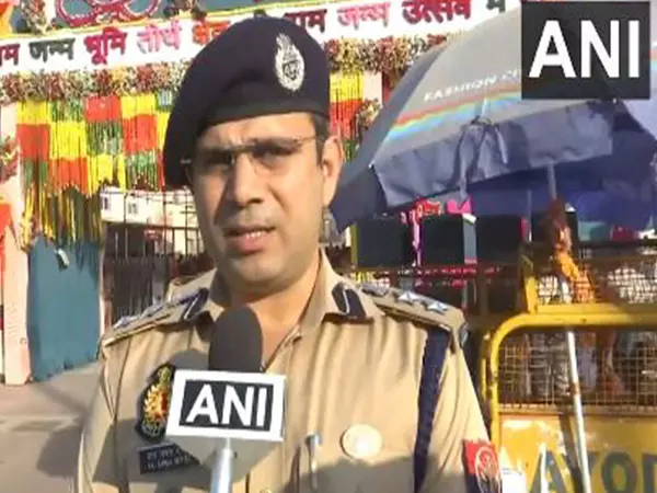 रामनवमी पर UP के मंदिरों में उमड़ी श्रद्धालुओं की भीड़, अधिकारियों ने सुनिश्चित किया उत्सव का सुचारू संचालन रामनवमी पर UP के मंदिरों में उमड़ी श्रद्धालुओं की भीड़, अधिकारियों ने सुनिश्चित किया उत्सव का सुचारू संचालन
