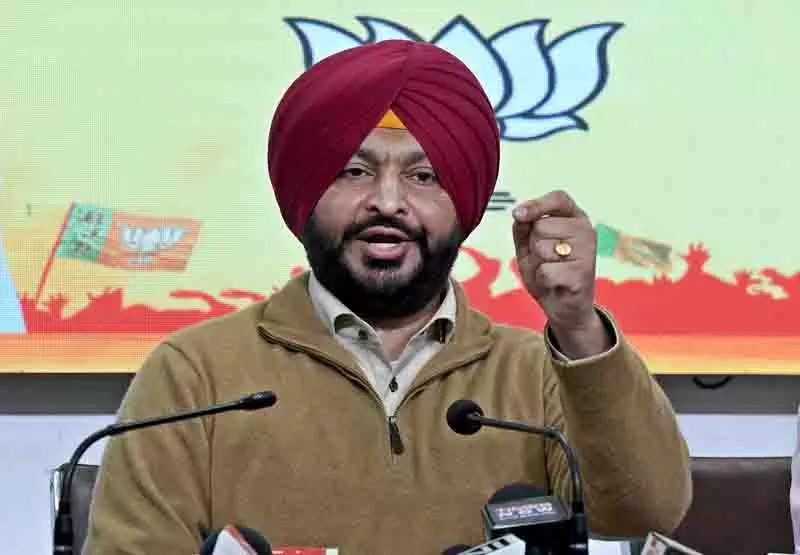 Punjab: बिट्टू ने दल्लेवाल से केंद्र के साथ बातचीत में शामिल होने का आग्रह किया Punjab: बिट्टू ने दल्लेवाल से केंद्र के साथ बातचीत में शामिल होने का आग्रह किया