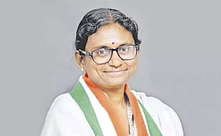 AICC ने तेलंगाना सरकार को 400 एकड़ भूमि के मुद्दे पर सावधानी से आगे बढ़ने की सलाह दी AICC ने तेलंगाना सरकार को 400 एकड़ भूमि के मुद्दे पर सावधानी से आगे बढ़ने की सलाह दी