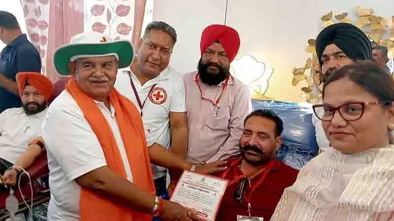 बेरोजगारी से नशीले पदार्थों की समस्या बढ़ रही: Governor बेरोजगारी से नशीले पदार्थों की समस्या बढ़ रही: Governor