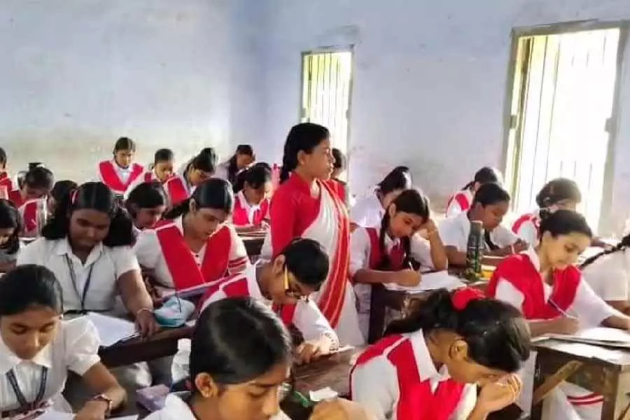 सुप्रीम कोर्ट के फैसले के बाद विषय शिक्षकों की नौकरी गई, B.Ed छात्रों ने उठाया कदम सुप्रीम कोर्ट के फैसले के बाद विषय शिक्षकों की नौकरी गई, B.Ed छात्रों ने उठाया कदम