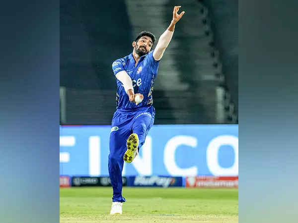 RCB के खिलाफ अहम मुकाबले से पहले जसप्रीत बुमराह फिर से एमआई टीम में शामिल हुए RCB के खिलाफ अहम मुकाबले से पहले जसप्रीत बुमराह फिर से एमआई टीम में शामिल हुए