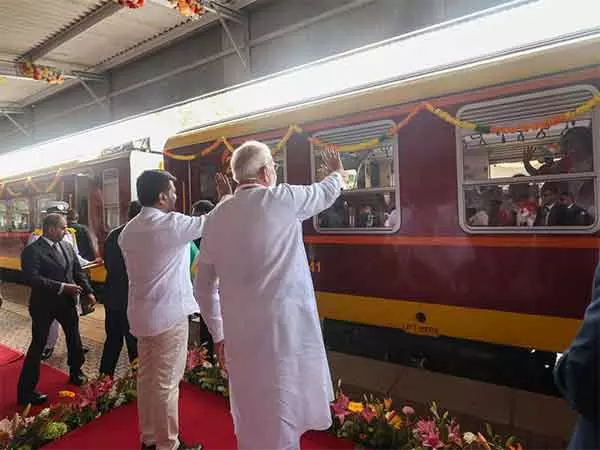 PM Modi ने श्रीलंका में भारत द्वारा सहायता प्राप्त रेल अवसंरचना परियोजनाओं का उद्घाटन किया PM Modi ने श्रीलंका में भारत द्वारा सहायता प्राप्त रेल अवसंरचना परियोजनाओं का उद्घाटन किया