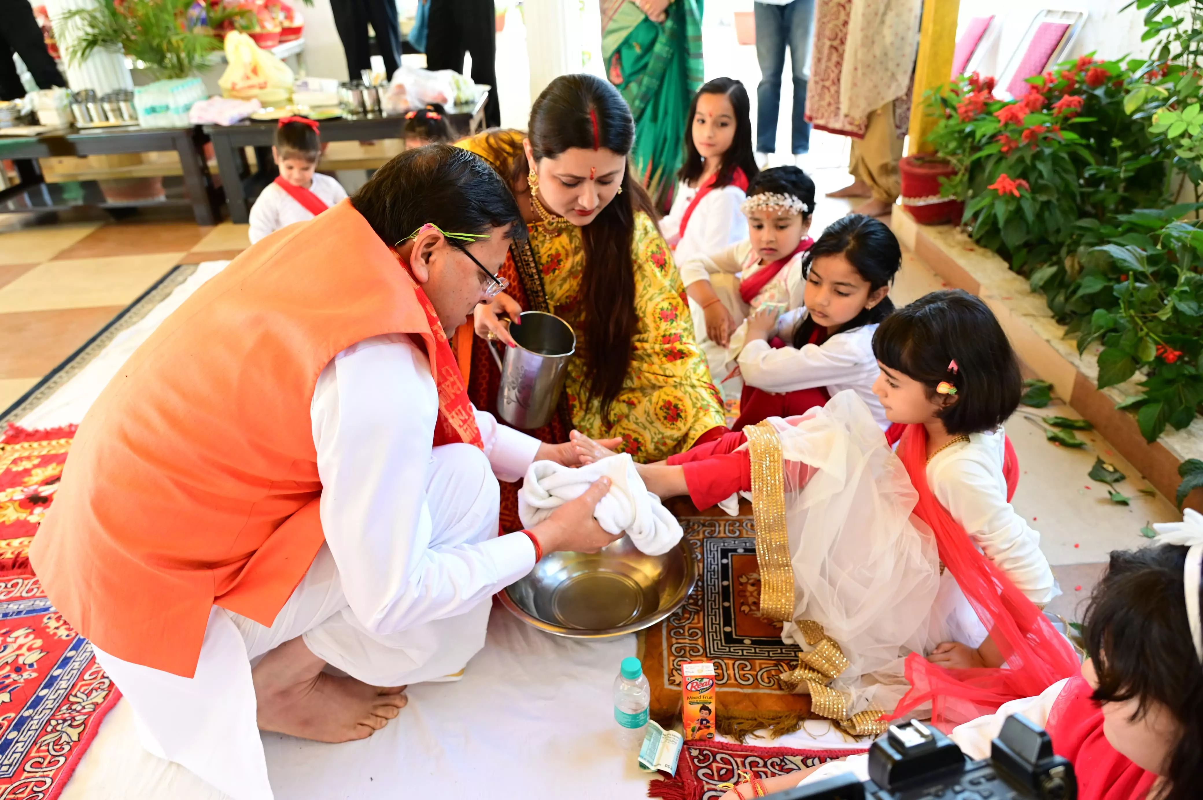 उत्तराखंड के CM धामी ने अपने आवास पर रामनवमी की पूजा की उत्तराखंड के CM धामी ने अपने आवास पर रामनवमी की पूजा की