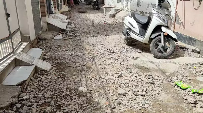Haryana : प्रताप नगर के निवासियों ने अधूरी सड़क मरम्मत पर जताया अफसोस Haryana : प्रताप नगर के निवासियों ने अधूरी सड़क मरम्मत पर जताया अफसोस