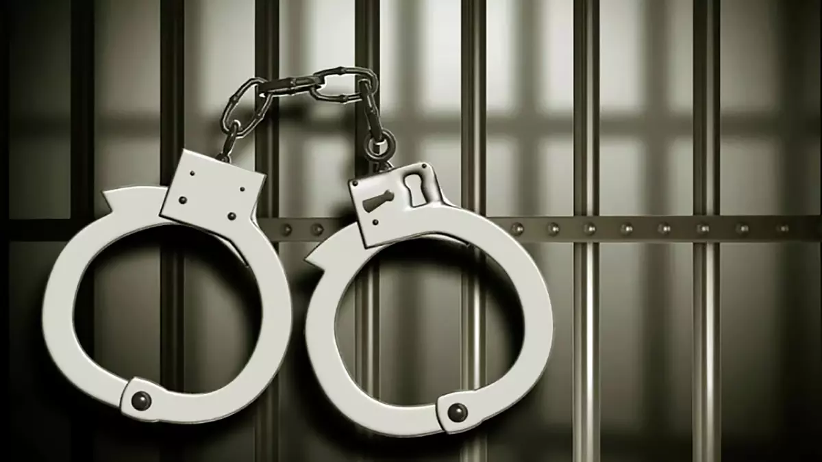 वसई में 9.2 लाख रुपये की चोरी, अपराध शाखा ने 2 कुख्यात चोरों को गिरफ्तार किया वसई में 9.2 लाख रुपये की चोरी, अपराध शाखा ने 2 कुख्यात चोरों को गिरफ्तार किया
