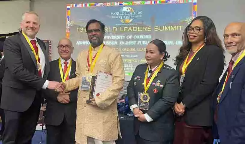 Hyderabad: वास्तु व्यवसायी डॉ. वीरमनेनी को ‘विज़नरी मेंटर अवार्ड’ से सम्मानित किया Hyderabad: वास्तु व्यवसायी डॉ. वीरमनेनी को ‘विज़नरी मेंटर अवार्ड’ से सम्मानित किया