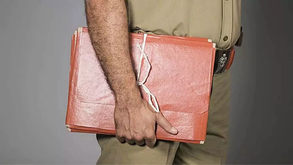 Maharashtra: अधूरी बिल्डिंग में फ्लैट बनाने के आरोप में पुलिस ने बिल्डर पर केस दर्ज किया Maharashtra: अधूरी बिल्डिंग में फ्लैट बनाने के आरोप में पुलिस ने बिल्डर पर केस दर्ज किया