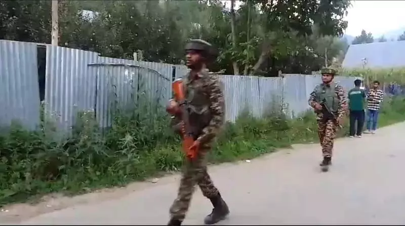 Jammu: दुर्घटनावश लगी आग में सेना का जवान मारा गया Jammu: दुर्घटनावश लगी आग में सेना का जवान मारा गया