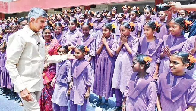 CM Chandrababu: पूछो तुम्हें क्या सुविधाएं चाहिए CM Chandrababu: पूछो तुम्हें क्या सुविधाएं चाहिए