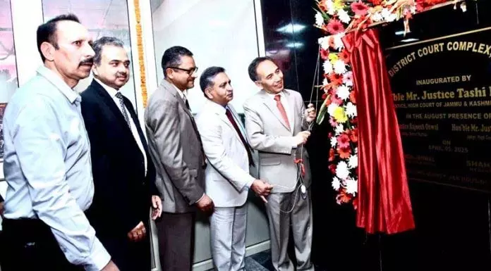 मुख्य न्यायाधीश ने जिला न्यायालय परिसर Kathua में नए न्यायालय भवन का उद्घाटन किया मुख्य न्यायाधीश ने जिला न्यायालय परिसर Kathua में नए न्यायालय भवन का उद्घाटन किया