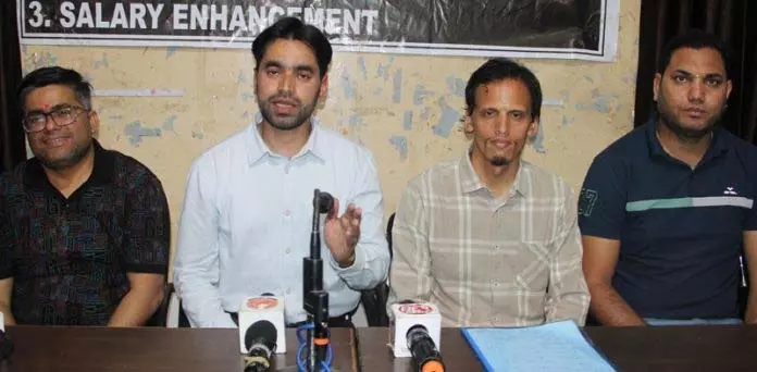 Jammu: व्यावसायिक प्रशिक्षकों ने अपनी मांगें रखीं, हड़ताल तेज करने की धमकी दी Jammu: व्यावसायिक प्रशिक्षकों ने अपनी मांगें रखीं, हड़ताल तेज करने की धमकी दी