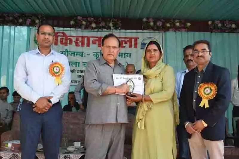 एक लाख किसानों को प्राकृतिक खेती अपनाने के लिए प्रोत्साहित: Speaker एक लाख किसानों को प्राकृतिक खेती अपनाने के लिए प्रोत्साहित: Speaker