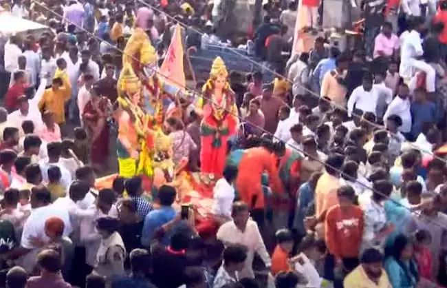 श्री राम नवमी के अवसर पर Hyderabad में श्री राम की भव्य शोभायात्रा निकाली श्री राम नवमी के अवसर पर Hyderabad में श्री राम की भव्य शोभायात्रा निकाली