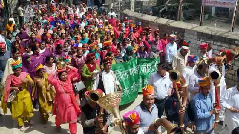 Kotli में भव्य शोभायात्रा के साथ तुंगल उत्सव का शुभारंभ Kotli में भव्य शोभायात्रा के साथ तुंगल उत्सव का शुभारंभ