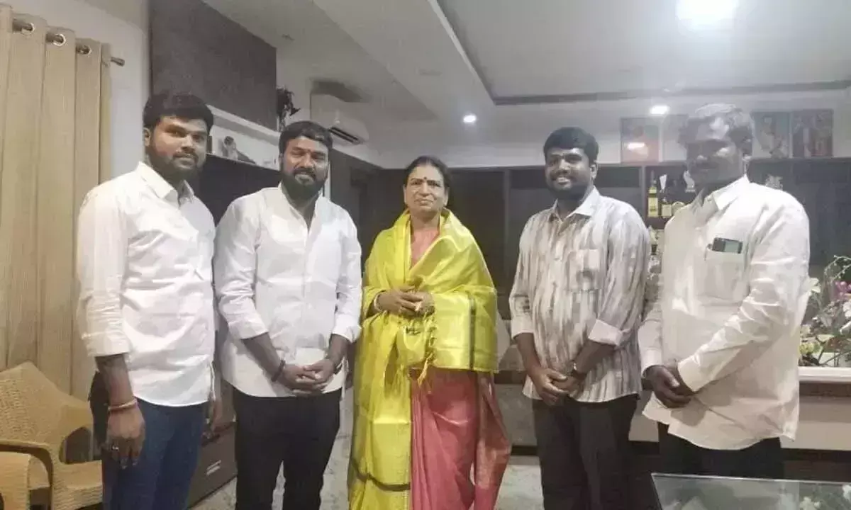 वक्फ संशोधन विधेयक में महत्वपूर्ण भूमिका के लिए सांसद डीके अरुणाम्मा की सराहना वक्फ संशोधन विधेयक में महत्वपूर्ण भूमिका के लिए सांसद डीके अरुणाम्मा की सराहना