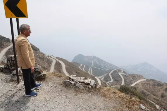 Sikkim : राज्यपाल ने पुराने सिल्क रूट का दौरा किया, स्थानीय ग्रामीणों से बातचीत की Sikkim : राज्यपाल ने पुराने सिल्क रूट का दौरा किया, स्थानीय ग्रामीणों से बातचीत की