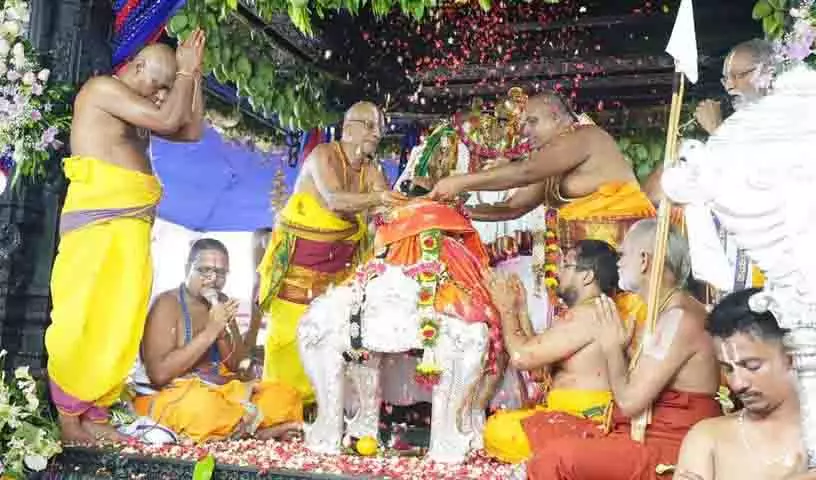 हजारों लोग Bhadradri में भव्य सीता राम कल्याणम के गवाह बने हजारों लोग Bhadradri में भव्य सीता राम कल्याणम के गवाह बने