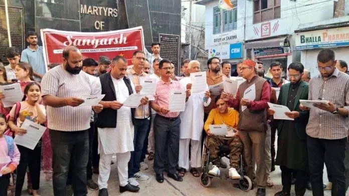 Jammu: ‘राजौरी दिवस’ का संक्षिप्त इतिहास प्रस्तुत करने वाला दस्तावेज़ जारी किया Jammu: ‘राजौरी दिवस’ का संक्षिप्त इतिहास प्रस्तुत करने वाला दस्तावेज़ जारी किया