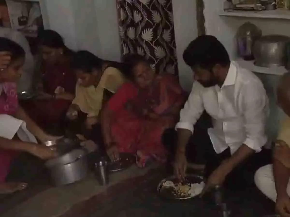 Telangana CM ने भद्राचलम मंदिर में मनाई राम नवमी Telangana CM ने भद्राचलम मंदिर में मनाई राम नवमी