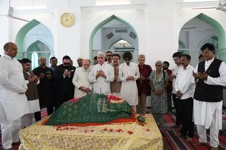 Telangana: सातवें निजाम को जयंती पर श्रद्धांजलि अर्पित की Telangana: सातवें निजाम को जयंती पर श्रद्धांजलि अर्पित की
