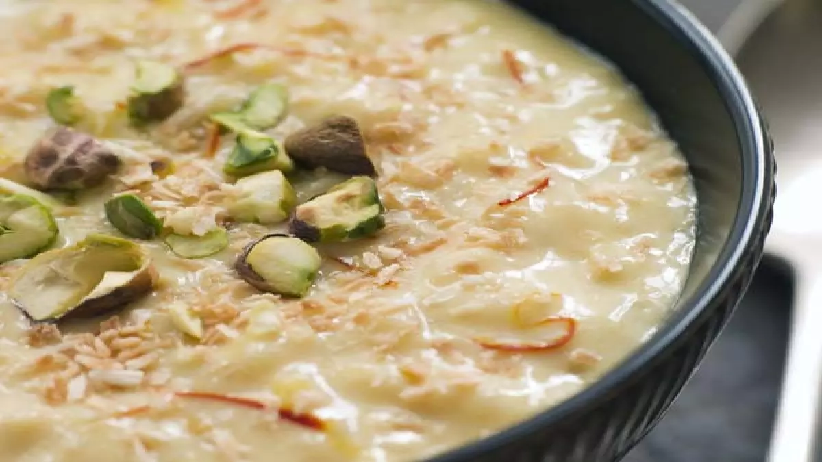 Kesar Pista Kheer खास और अलग स्वीट डिश Kesar Pista Kheer खास और अलग स्वीट डिश