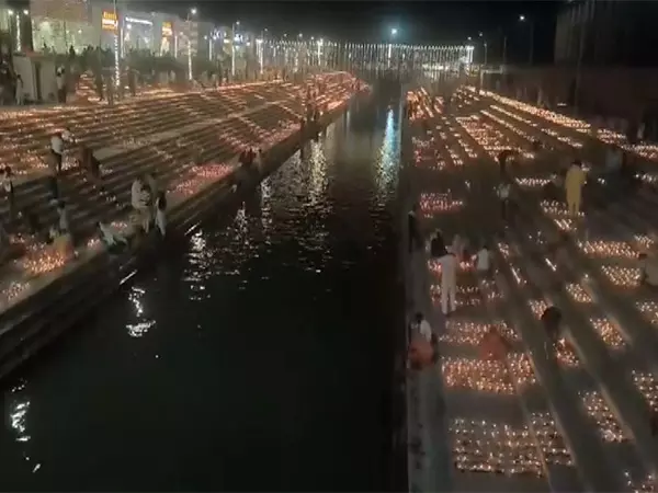 रामनवमी पर 2.5 लाख से अधिक दीप जलाकर Ayodhya में दिव्य प्रकाश और भक्ति का माहौल रामनवमी पर 2.5 लाख से अधिक दीप जलाकर Ayodhya में दिव्य प्रकाश और भक्ति का माहौल