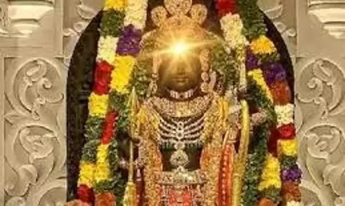 Ayodhya : भगवान रामलला के माथे पर चमका सूर्य तिलक
