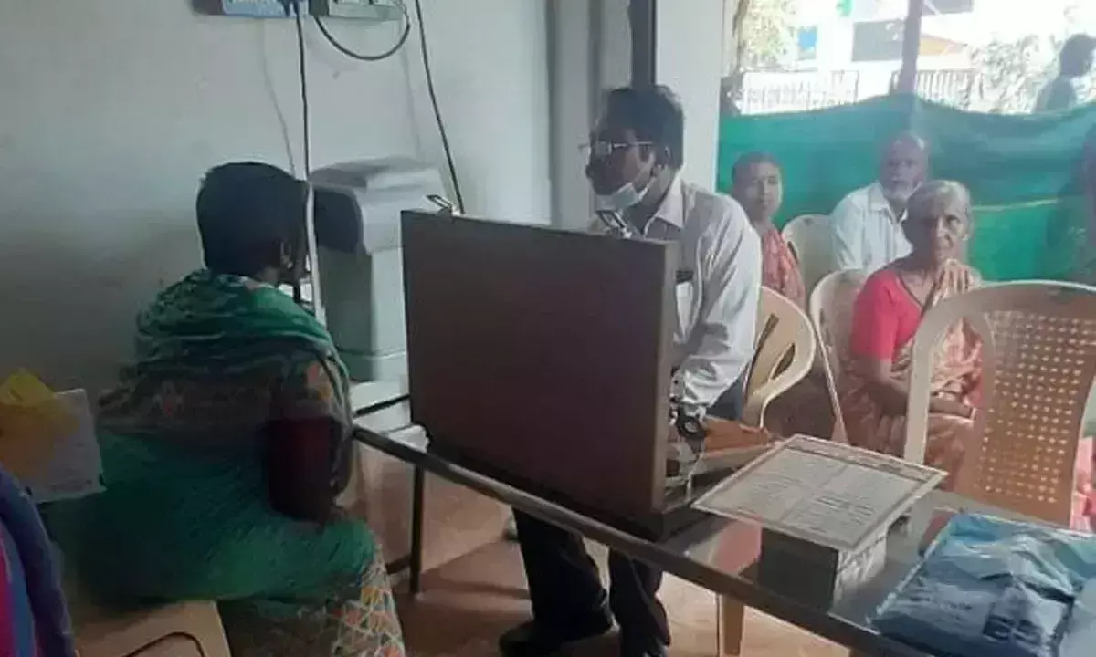 अनिवासी भारतीयों ने अप्पिकटला में नेत्र शिविर का आयोजन किया अनिवासी भारतीयों ने अप्पिकटला में नेत्र शिविर का आयोजन किया