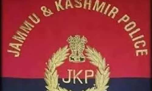 Jammu-Kashmir: चेक पोस्ट पर मोटरसाइकिल सवारों से अवैध सामान बरामद Jammu-Kashmir: चेक पोस्ट पर मोटरसाइकिल सवारों से अवैध सामान बरामद