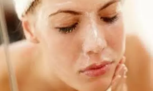 Sugar Scrub Benefits for Skin: चेहरे की खूबसूरती बढ़ाने के लिए इस्तेमाल करें चीनी का स्क्रब