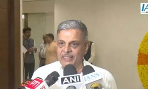 आरएसएस महासचिव दत्तात्रेय होसबोले ने एनएसई का किया दौरा, आर्थिक गतिविधियों में सक्रिय भूमिका के लिए की सराहना